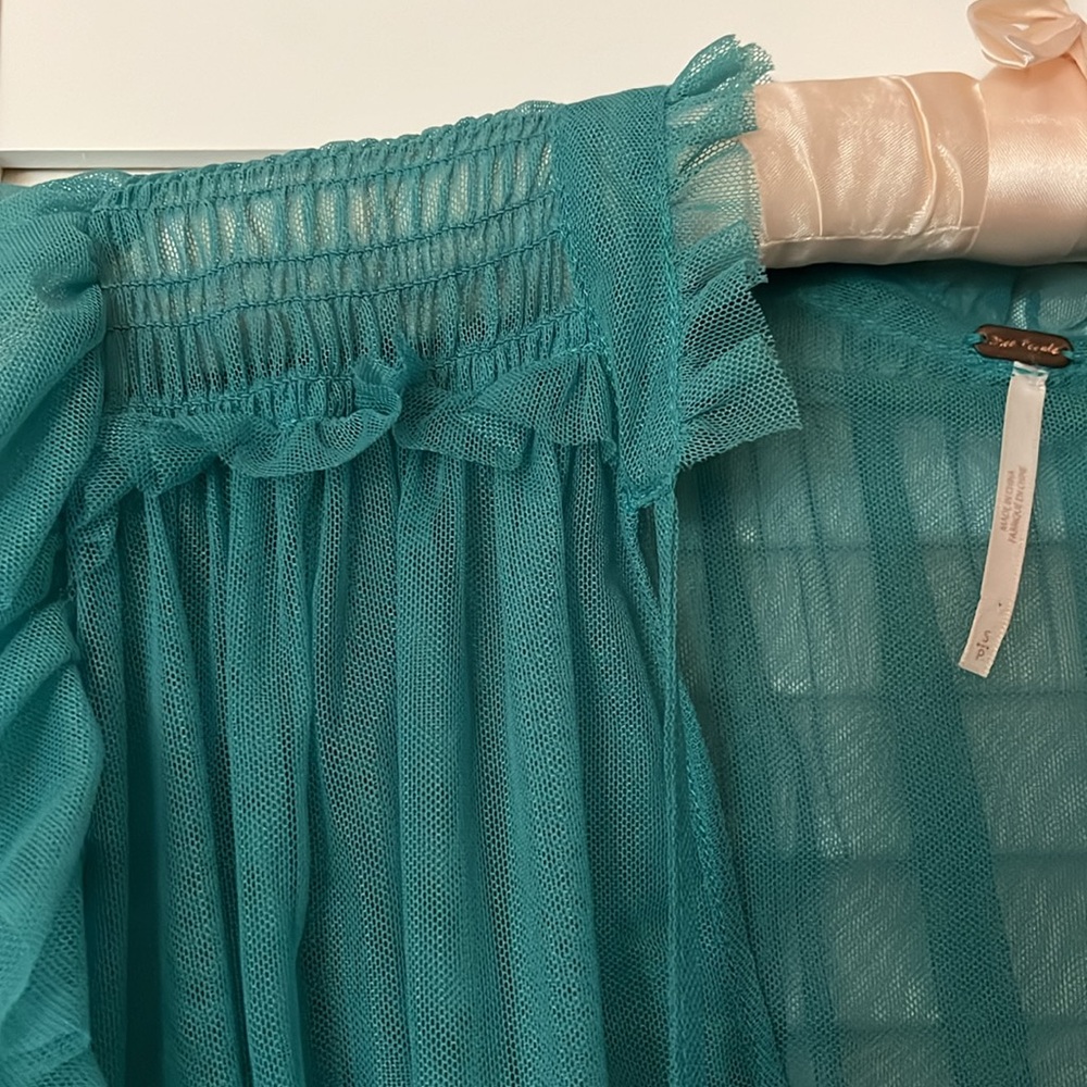 Free people Twyla top smocked %100 Nylon sheer blouse like new!!! - Picture 8 of 13
